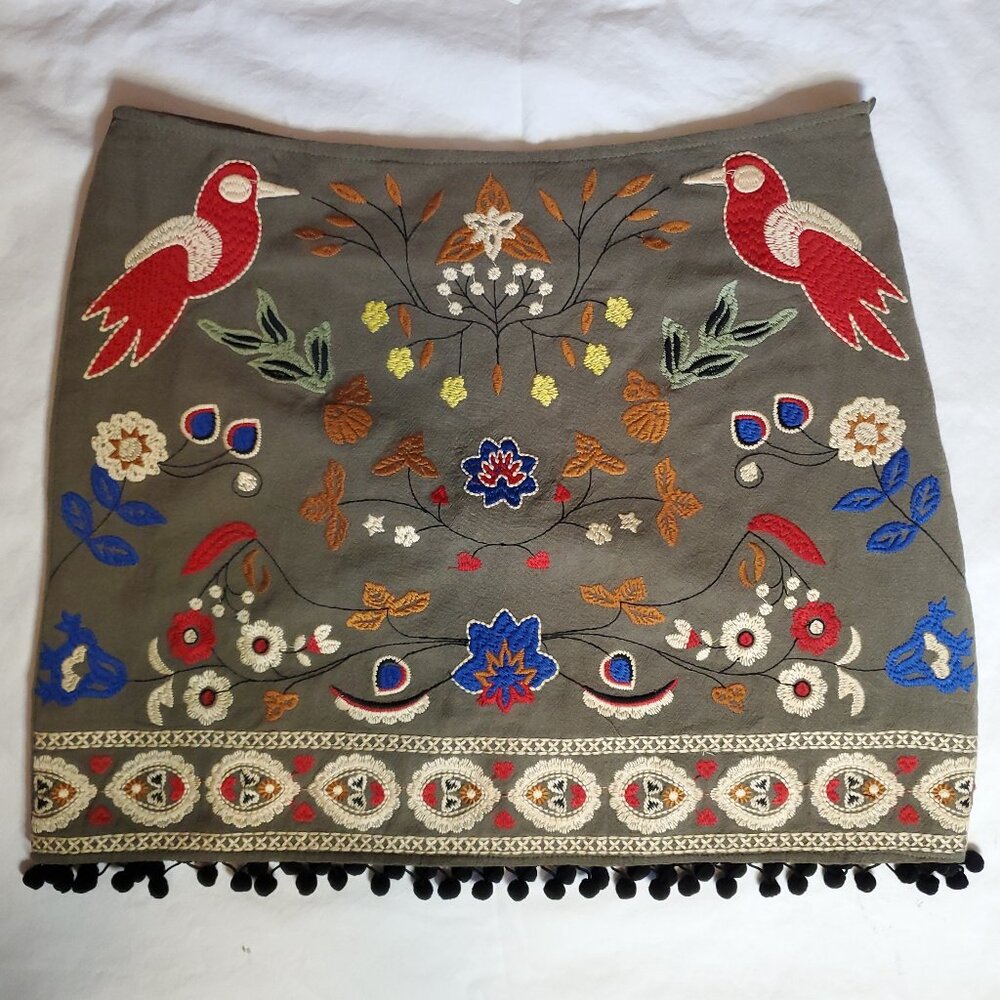 UMGEE LARGE EMBROIDERED WOMENS SKIRT SIZE LARGE